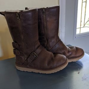 Girls Brown Uggs with cleaning kit.